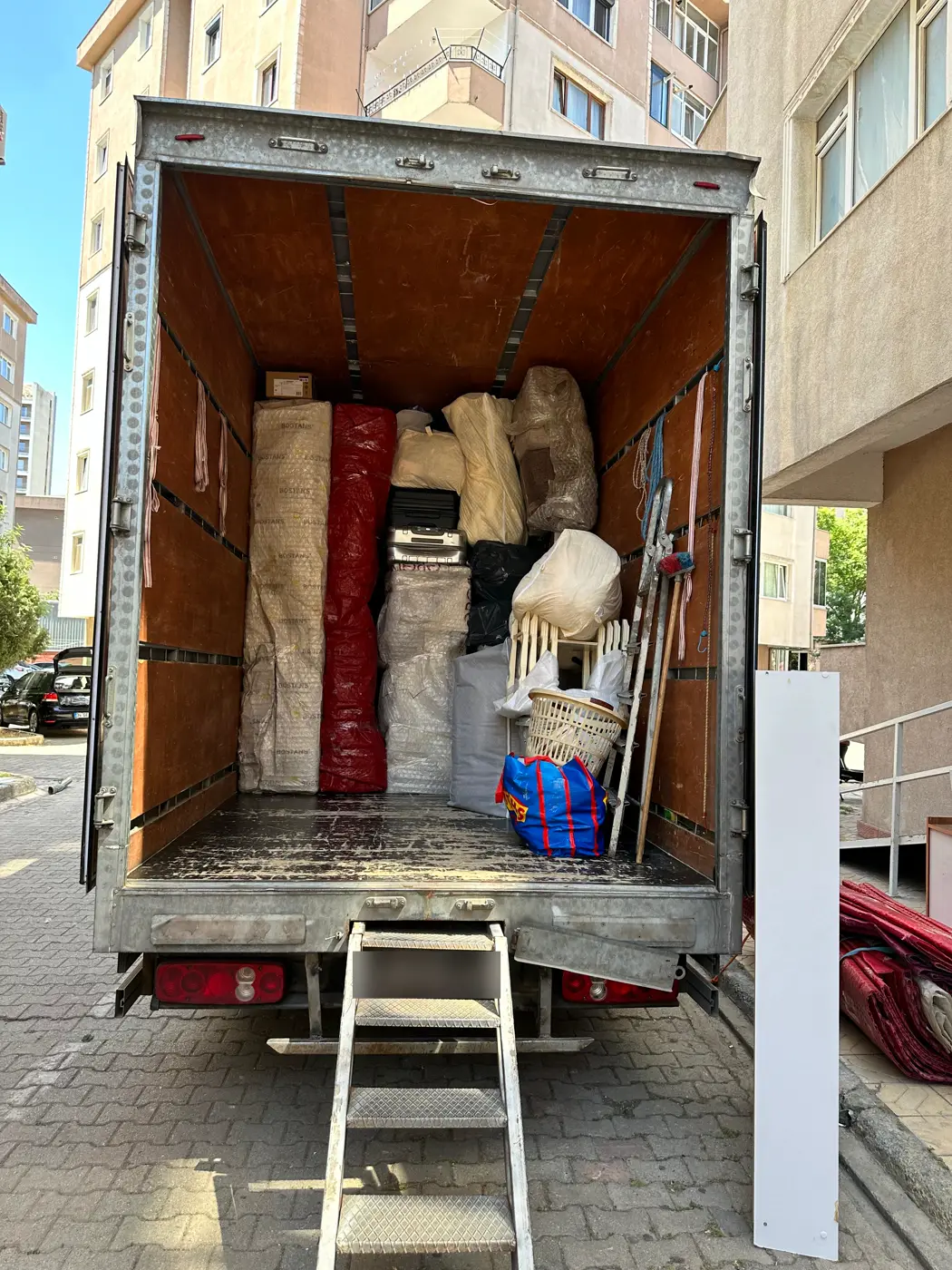 Kavacık nakliyat: yüklemesi tamamlanmış kapalı kasa kamyon